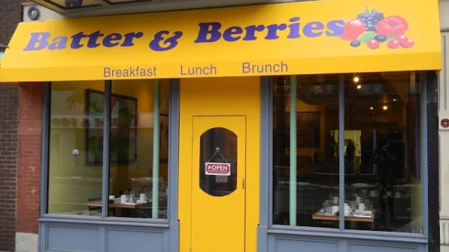 Exterior of Batter and Berries Lincoln Park in Chicago